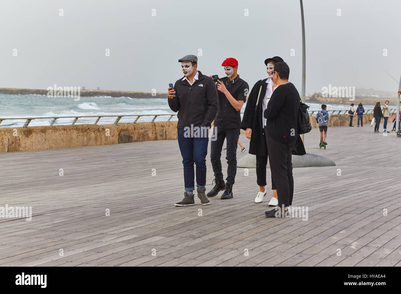 Tel Aviv - 20. Februar 2017: Menschen in Kostümen in Israel während Purim Feier Stockfoto