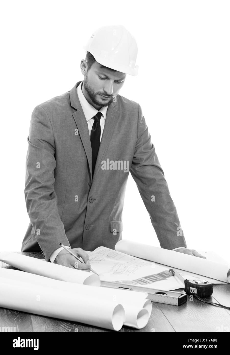 Schöne Reife Auftragnehmer einen Bauplan zeichnen Stockfoto