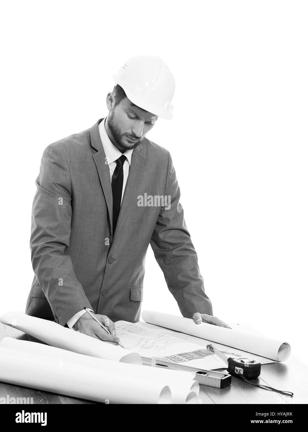 Schöne Reife Auftragnehmer einen Bauplan zeichnen Stockfoto