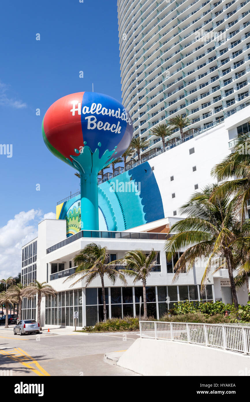 HALLANDALE BEACH, USA - 11. März 2017: Wasserturm in der Stadt Hallandale Beach. Florida, United States Stockfoto