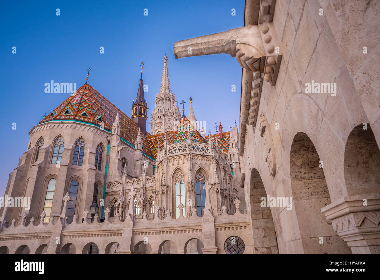 St. Matthias-Kirche in Budapest im Morgengrauen Stockfoto