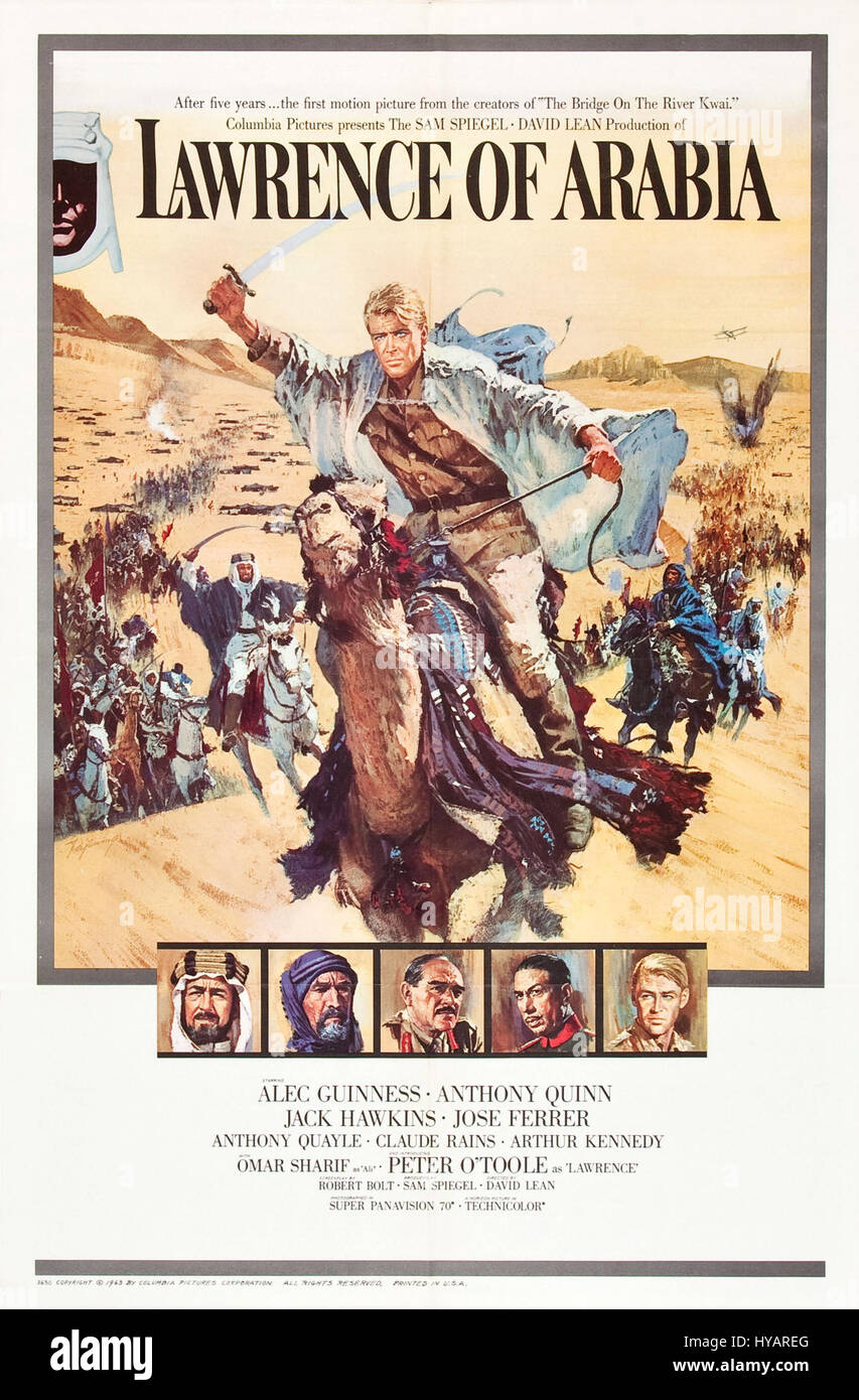 Ein Porträt von Lawrence von Arabien mit T.E. Lawrence in seiner legendären Wüstenkleidung, das seine Rolle als britischer Offizier und Militärstratege während der arabischen Revolte widerspiegelt. Sein Bild wurde zum Symbol des Konflikts. Stockfoto