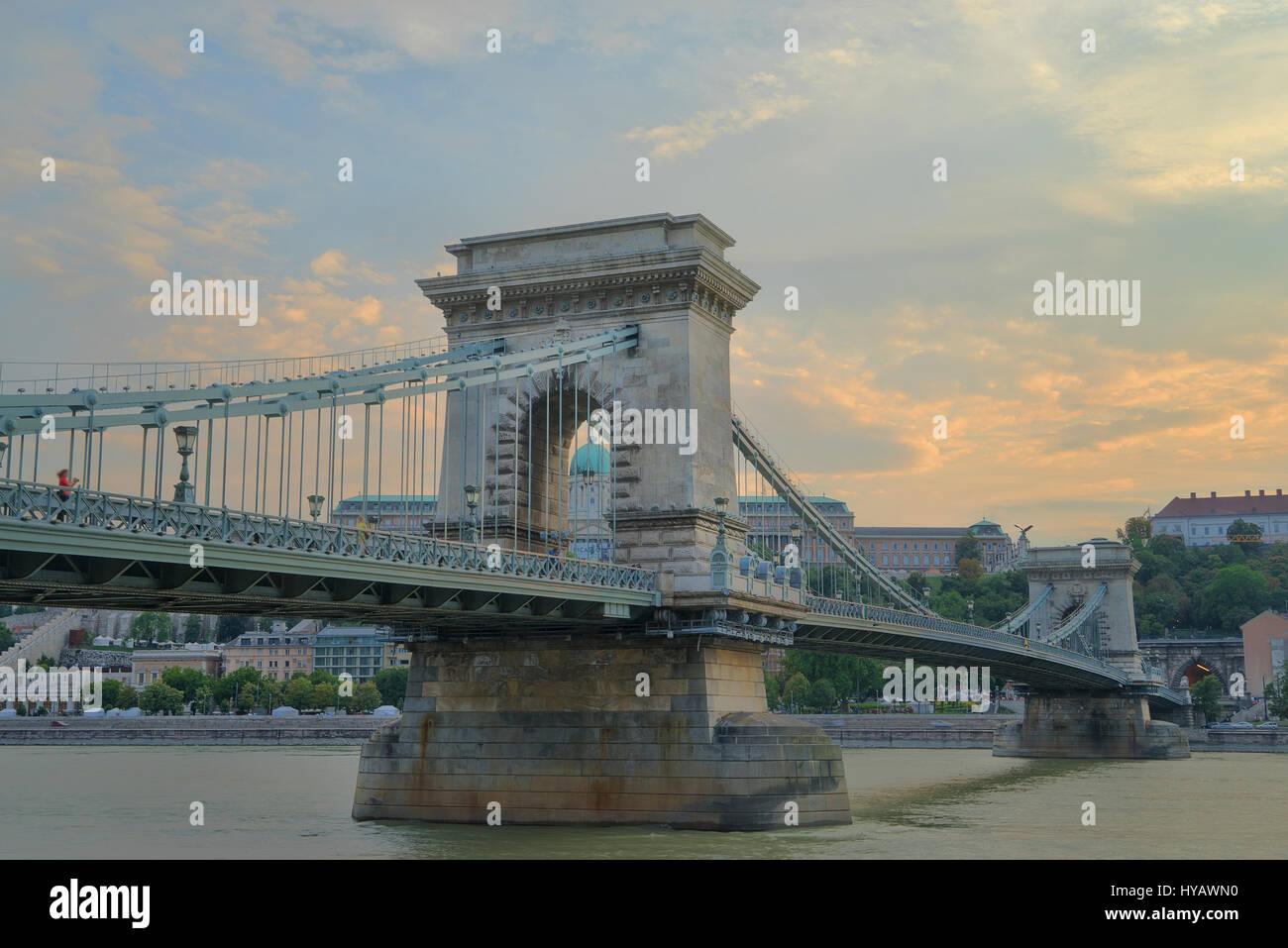 Szechenyi Brücke verbindet Buda mit Pest an der Donau gelegen ist. Stockfoto