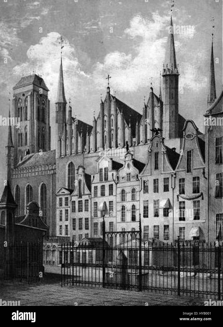 Die St. Marienkirche in Danzig, auch Marienkirche genannt, ist ein beeindruckendes Beispiel gotischer Architektur. Diese Außenansicht hebt die monumentale Größe und das komplizierte Design der Kirche hervor, die charakteristisch für die Zeit in Nordeuropa sind. Stockfoto