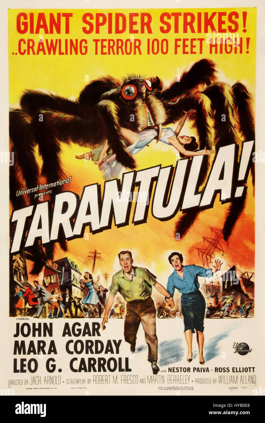 Dieses Filmplakat für „Tarantula“ aus dem Jahr 1955 fängt die dramatische Intensität des Films ein und konzentriert sich auf die Riesenspinne, die eine kleine Stadt terrorisiert, ein Klassiker des Sci-fi-Horrors der 1950er Jahre. Stockfoto