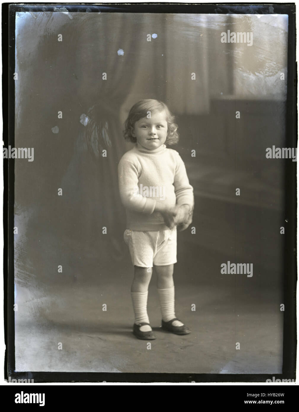 Dieses Foto zeigt wahrscheinlich ein Porträt oder Familienbild, das am 16. Februar 2016 aufgenommen wurde und möglicherweise ein Baby oder Kind namens P Carnegy zeigt. Das Foto kann Teil einer Familiensammlung oder eines Beitrags in sozialen Medien sein. Stockfoto