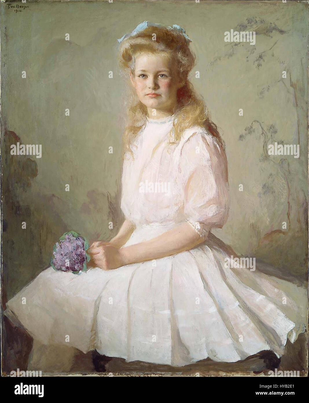 Dieses von Frank W. Benson im Jahr 1910 gemalte Porträt zeigt Katharine Gray Dodge, die ihr Bild mit viel Liebe zum Detail einfängt. Benson, bekannt für seine Meisterschaft in der Porträtkunst, bringt die Persönlichkeit des Motivs durch seine präzise Technik zum Ausdruck. Stockfoto