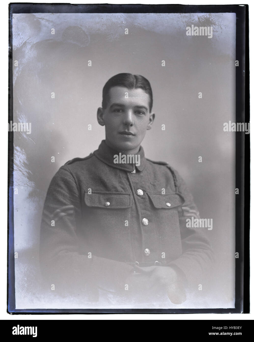 Das Bild mit dem Titel „CPL Fox, 1 Jan 1916“ fängt einen Moment aus dem Ersten Weltkrieg ein und zeigt Corporal Fox am 1. Januar 1916. Dieses Bild ist Teil der historischen Dokumentation der Soldaten während des Krieges und spiegelt das tägliche Leben und die Erfahrungen des Militärpersonals in einer kritischen Zeit des Konflikts wider. Stockfoto