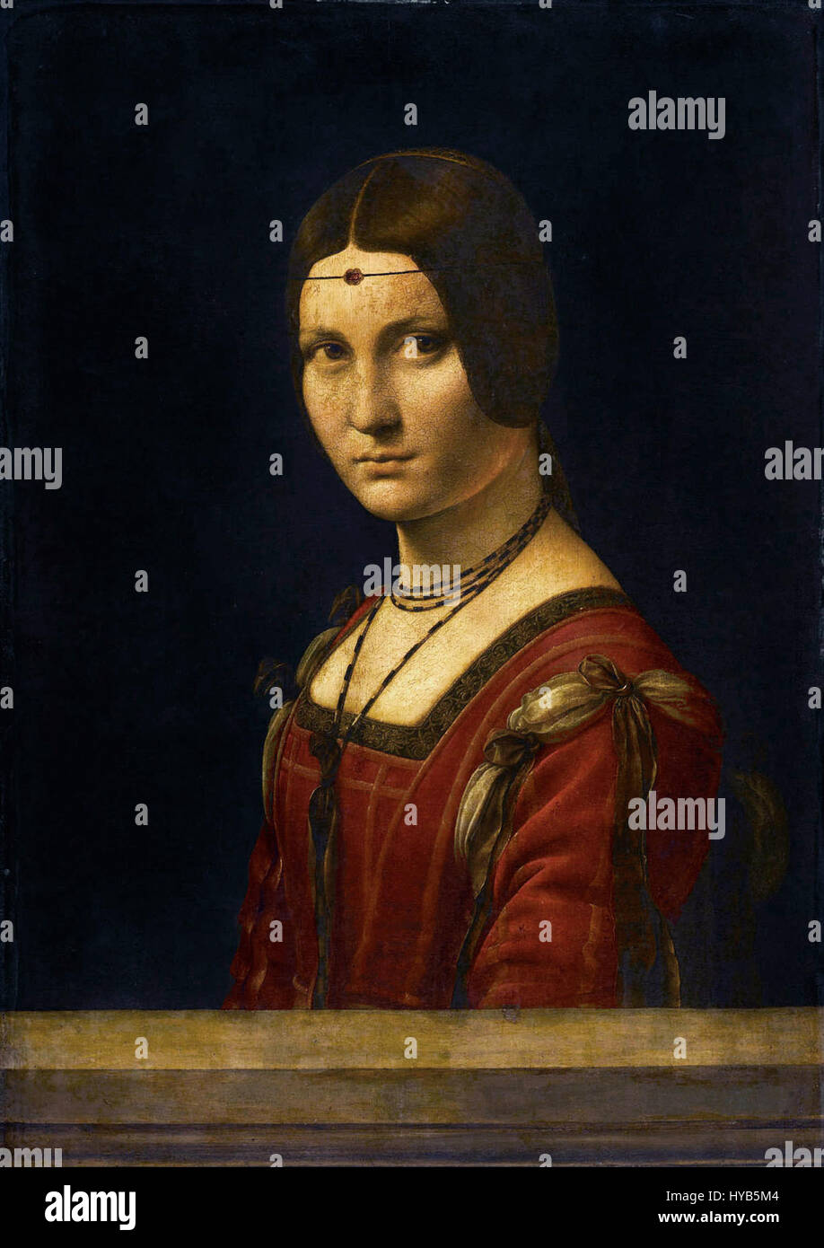 *La Belle Ferronière* ist ein Porträt, das oft Leonardo da Vinci zugeschrieben wird und eine Frau in Renaissancebekleidung zeigt. Das Gemälde ist bekannt für seine anmutige Darstellung der Persönlichkeit des Sitters und den zarten Einsatz von Licht. Stockfoto