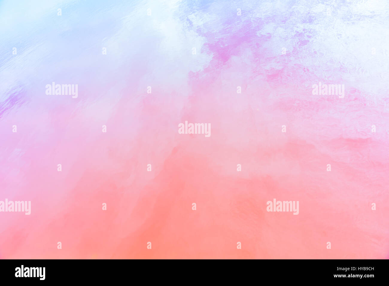 Zusammenfassung Hintergrund rosa nach blau vorherrschende Farben am berühmten Salinen in Gruissan, Languedoc-Roussillon, Frankreich. sehr bekannt für die Herstellung von Meer Stockfoto