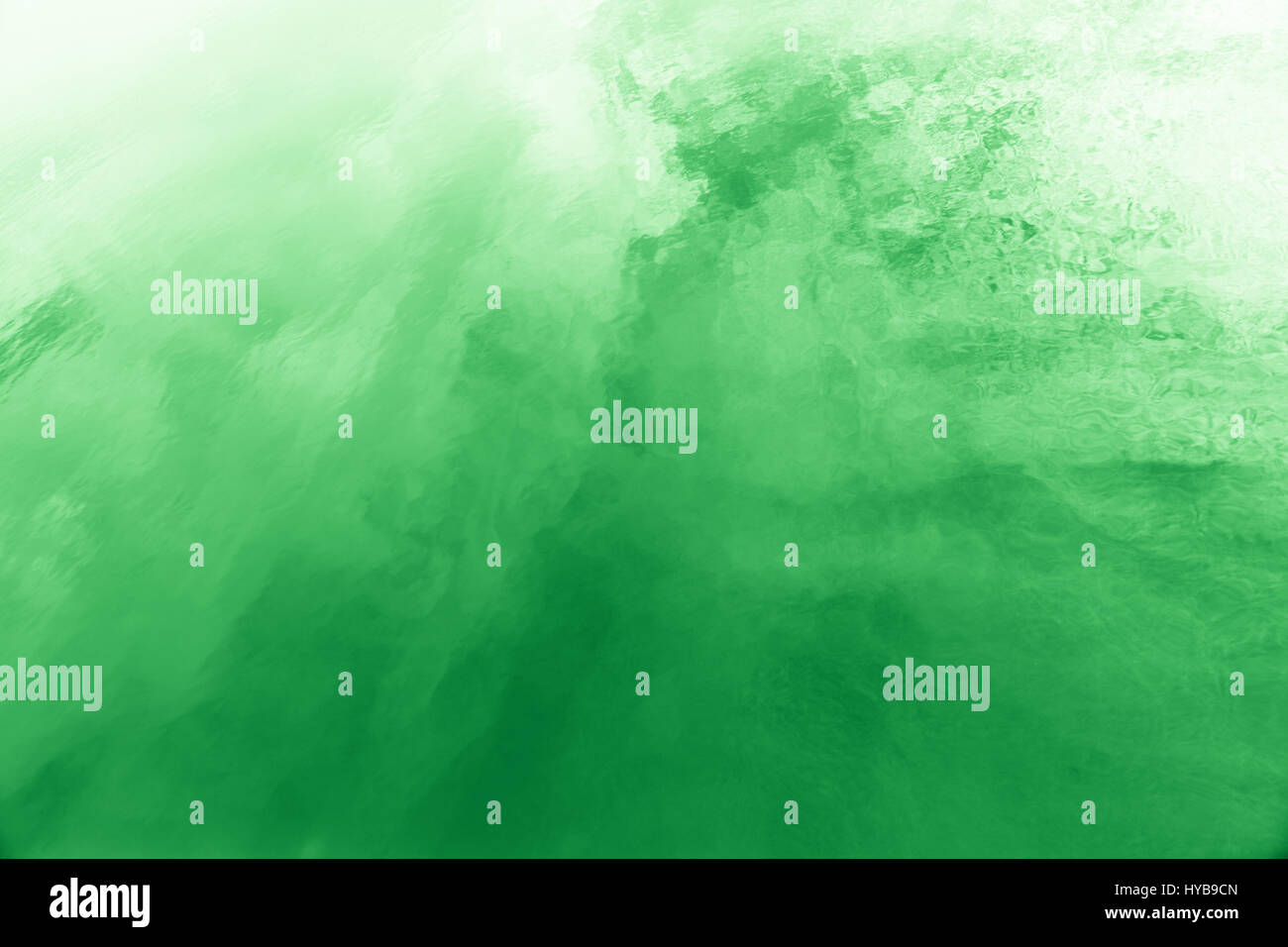 Zusammenfassung Hintergrund grün vorherrschende Farbe im berühmten Salinen in Gruissan, Languedoc-Roussillon, Frankreich. sehr bekannt für die Herstellung von Salz aus dem Meer Stockfoto