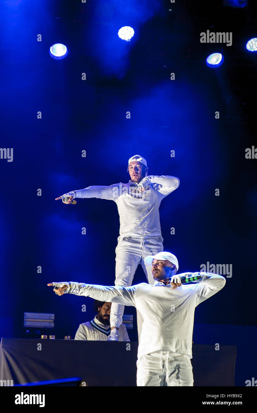 BENICASSIM, Spanien - 14 JUL: Major Lazer (elektronische Musikband bestehend aus Produzent Diplo, Jillionaire und Walshy Fire) führen im Konzert in F Stockfoto