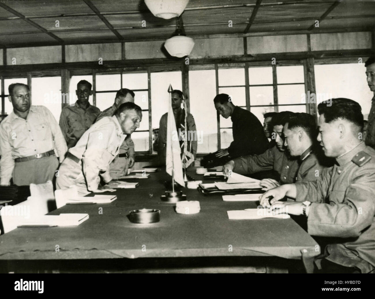 Generalleutnant William K. Harrison (UNO-Delegation) und Nam-IL (kommunistischen Delegation) auf der Konferenz von Koreanisch Panmunjeom, Korea Stockfoto
