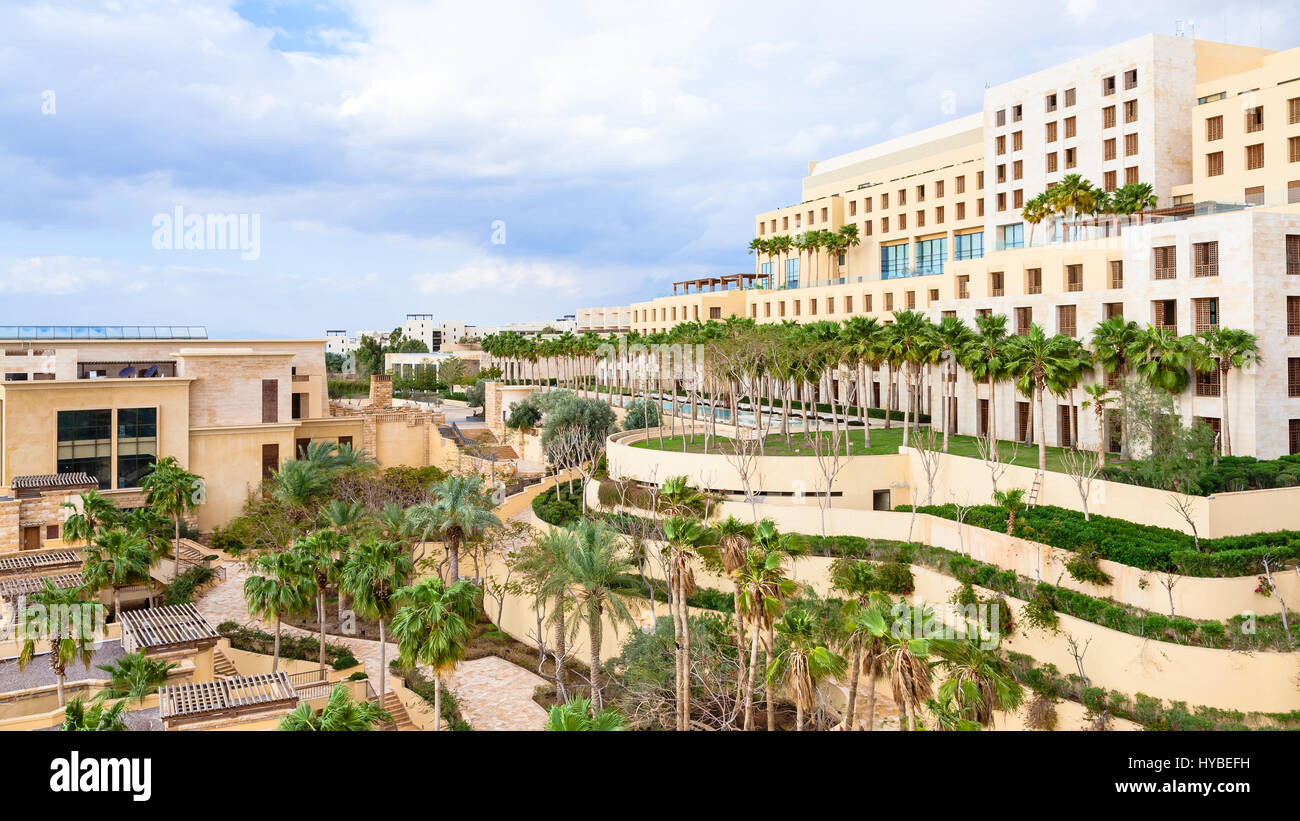 Totes Meer, Jordanien - 19. Februar 2012: Ausblick auf Kempinski resort Hotel Ishtar am Toten Meer in der Wintersaison. Es ist das größte Spa in der Region mit squ Stockfoto