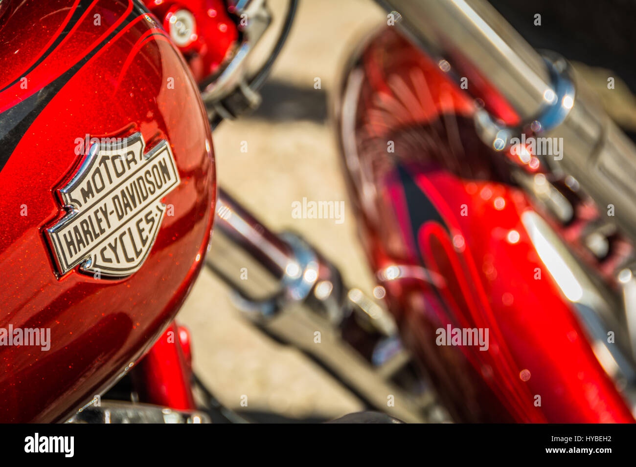 Ein roter Harley Davidson Motorrad in Hanover Square, London, UK Stockfoto