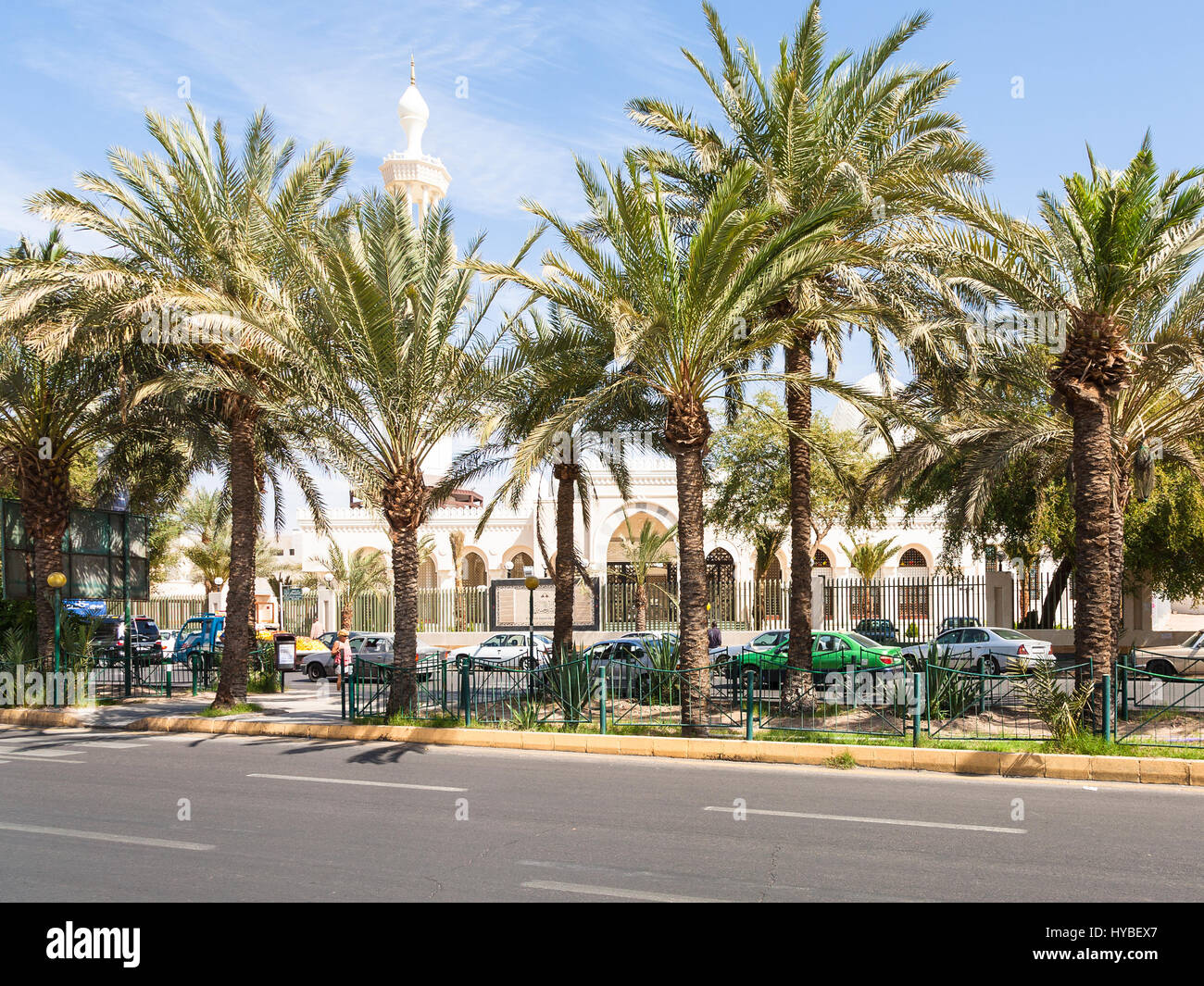 AQABA, Jordanien - 23. Februar 2012: Al Sharif Al Hussein Bin Ali Mosque König Hussein Street in Aqaba City im Winter. Diese Moschee ist die Hauptmoschee Stockfoto