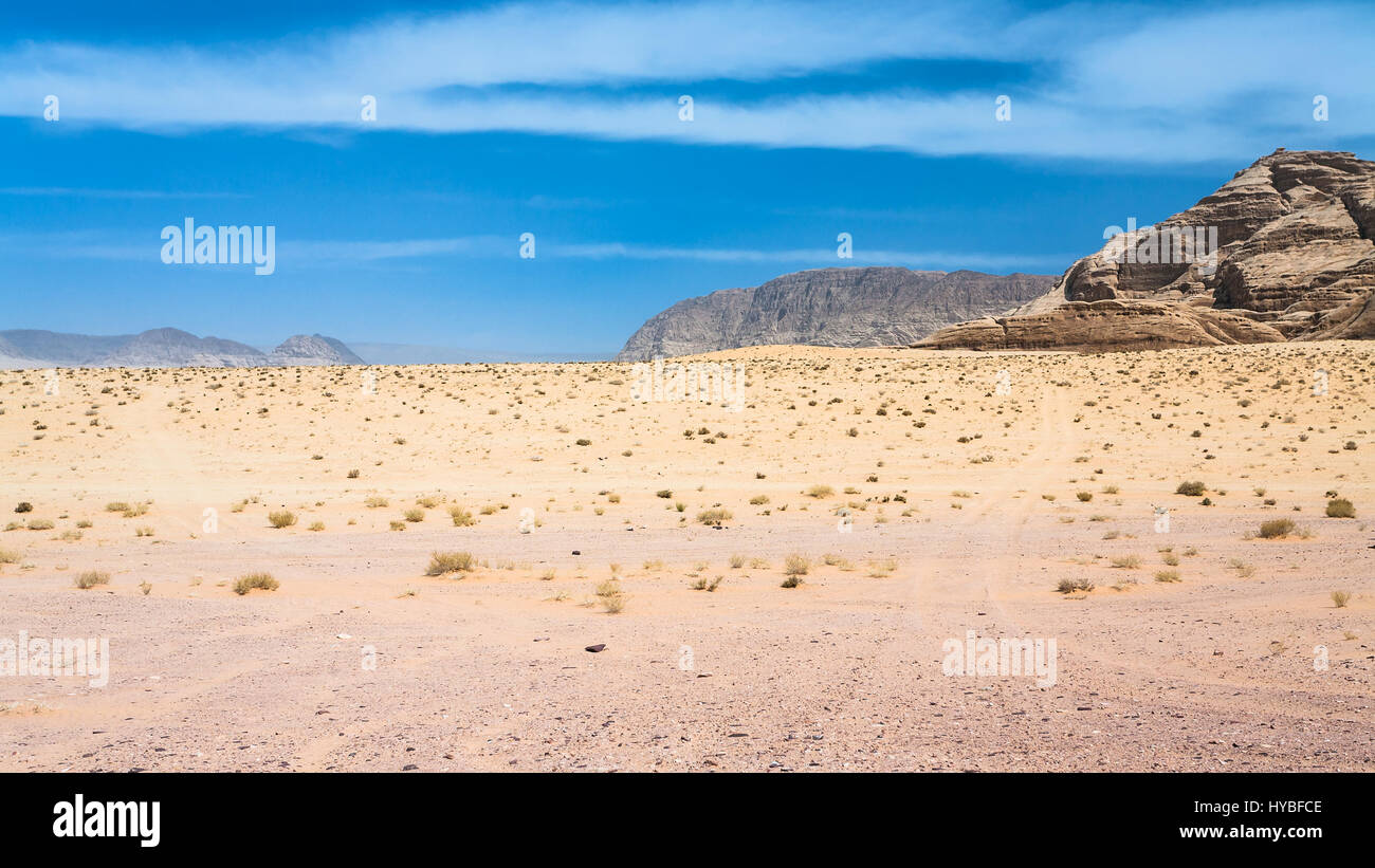 Reisen Sie nach Nahost Land Jordanien - Landschaft der Wüste Wadi Rum in sonnigen Wintertag Stockfoto
