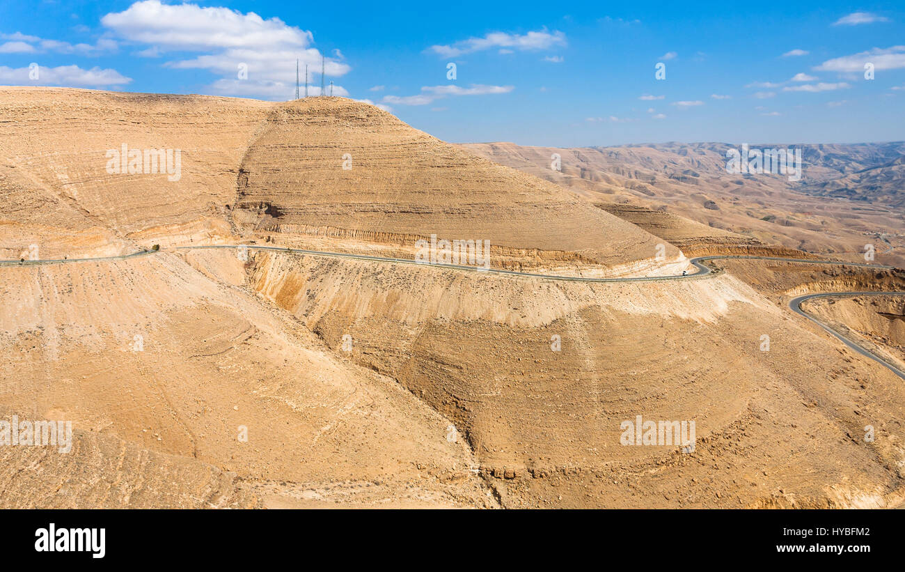 Reisen Sie nach Nahost Land Jordanien - King es Highway in den Bergen in der Nähe von Al Mujib Damm im winter Stockfoto