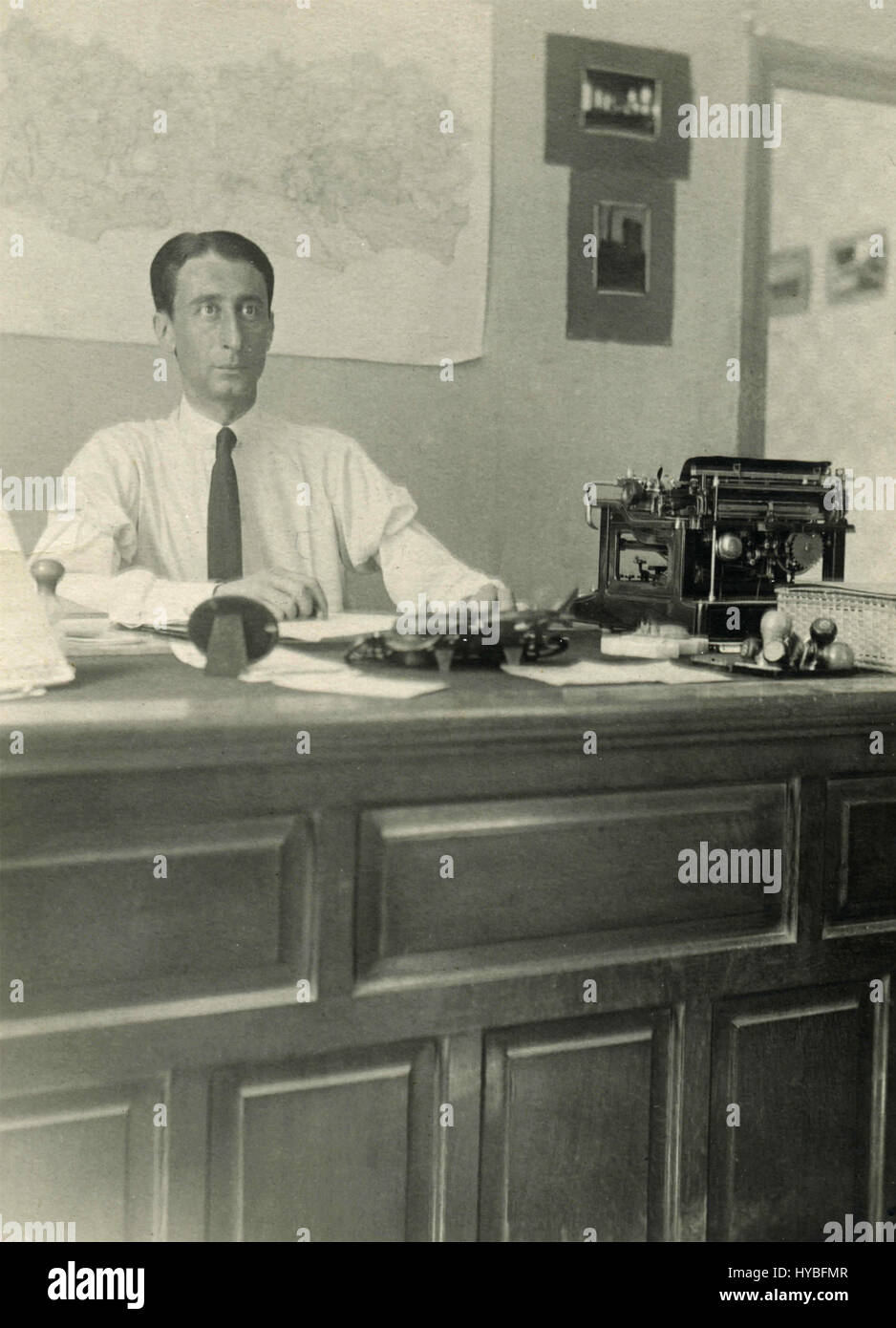 Ein Angestellter an seinem Schreibtisch, Italien 1921 Stockfoto