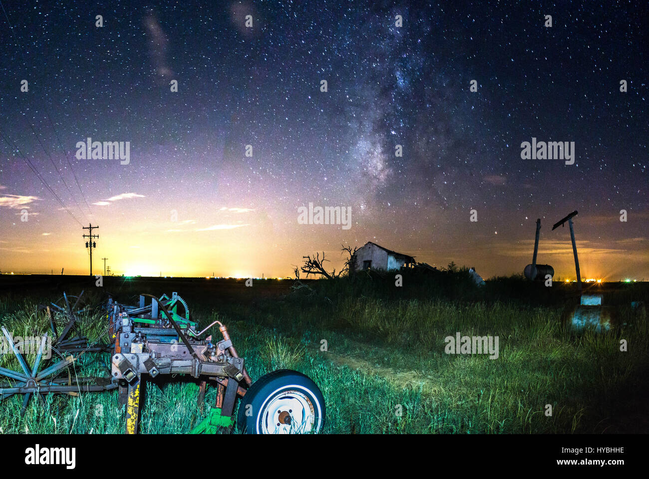 Alten Bauernhof und Milky Way Stockfoto