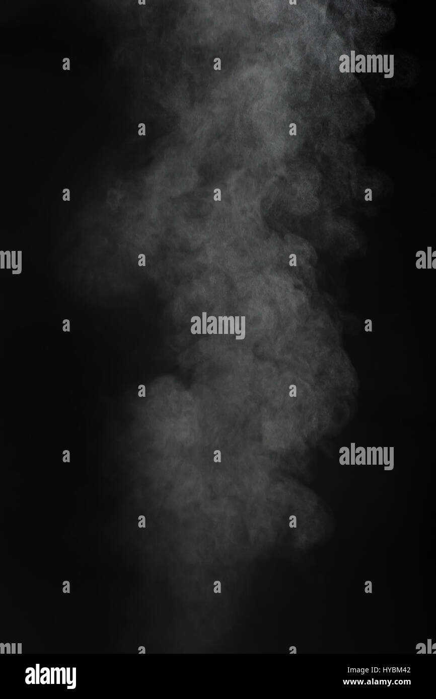 Abstrakte weißer Rauch auf schwarzem Hintergrund Stockfoto
