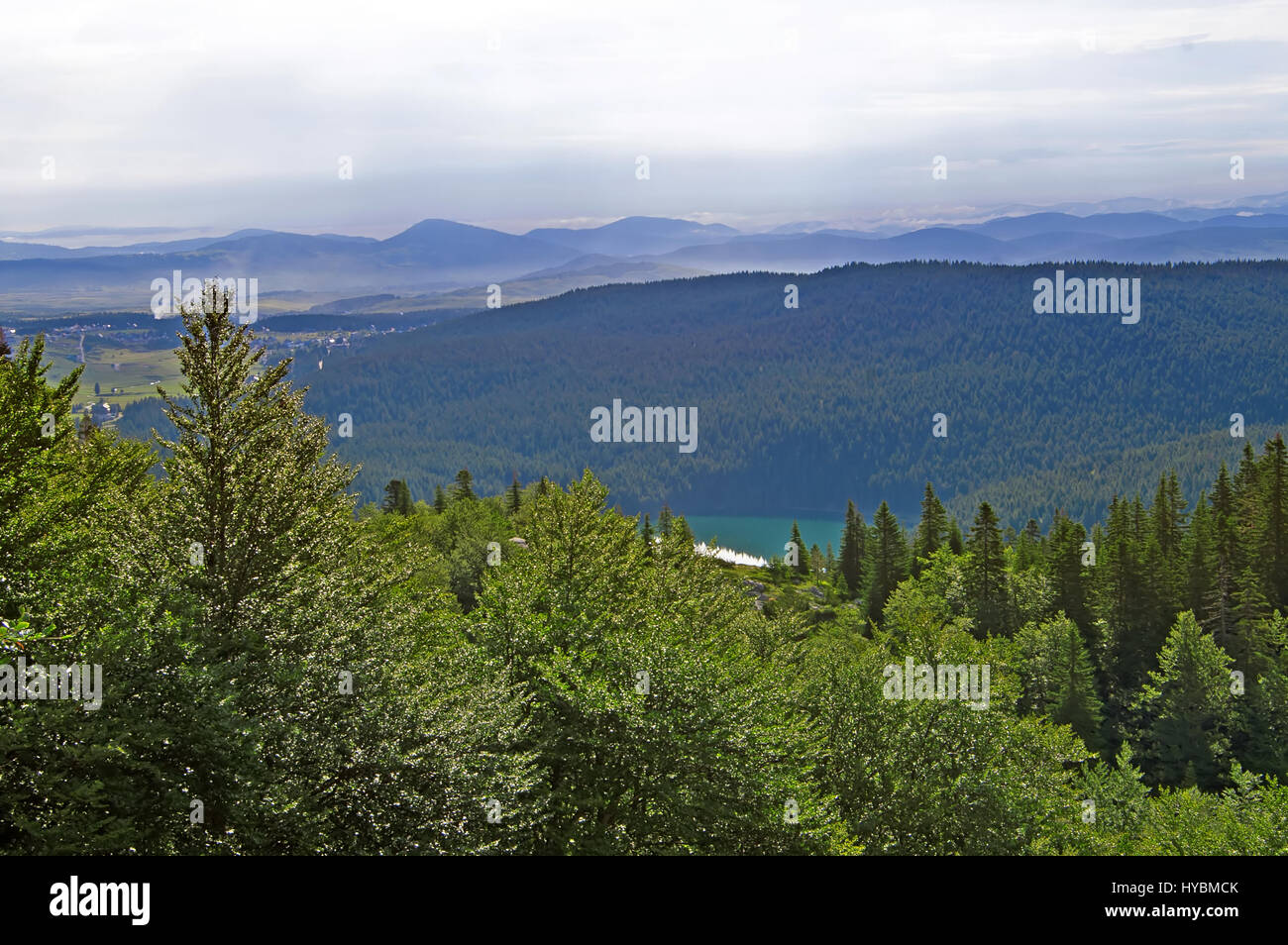 Schwarze Gletschersee am Berg Durmitor, Natur im kontinentalen Teil von Montenegro Stockfoto