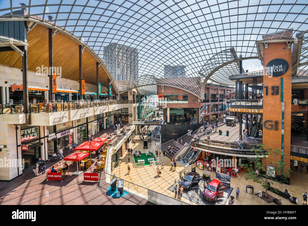 Vereinigtes Königreich, South West England, Bristol, Cabot Circus Shopping Centre mit enormen Glas verkleideten Dach Stockfoto