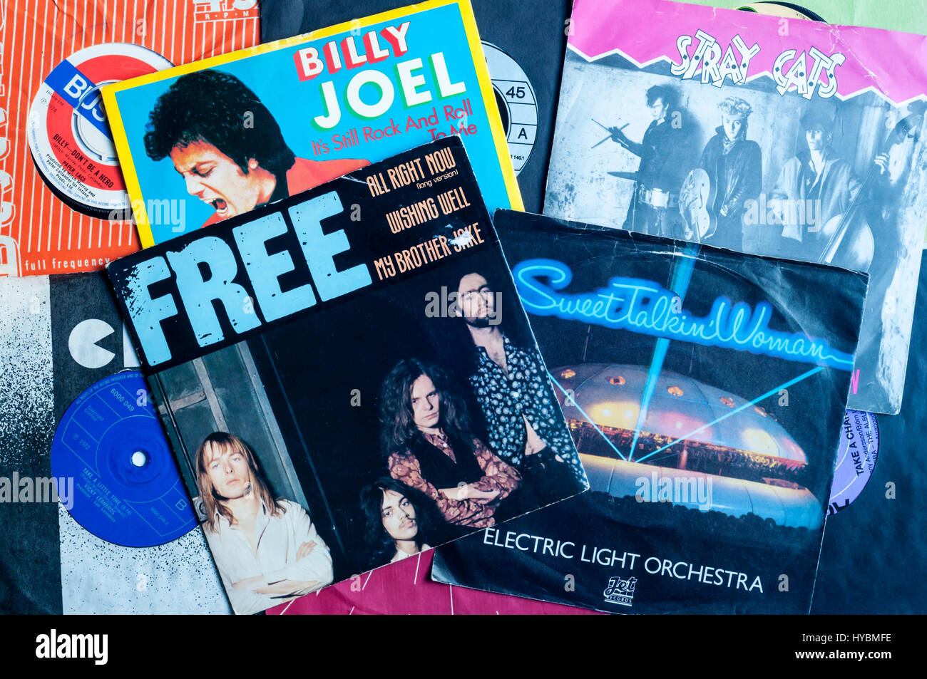 Eine Auswahl der 1970er und 1980er Jahren singles Vinyl-Schallplatten. Stockfoto