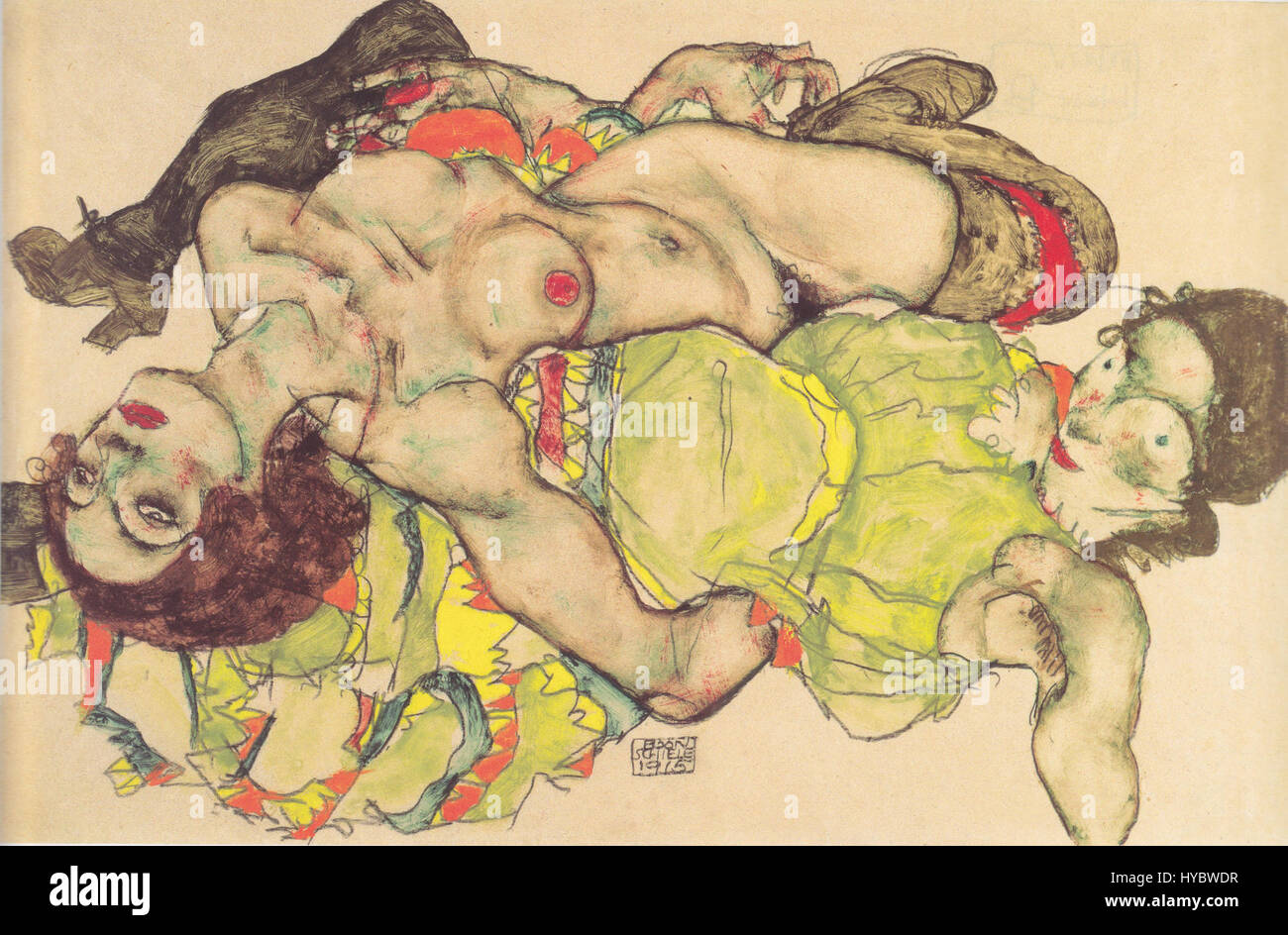 *Weibliches Liebespaar* von Egon Schiele aus dem Jahr 1915 präsentiert eine provokative und intime Darstellung zweier Frauen. Schieles charakteristischer expressionistischer Stil zeigt sich in den Rohlinien und emotionalen Tiefen, die typisch für seine Erforschung der menschlichen Sexualität und Beziehungen sind. Stockfoto