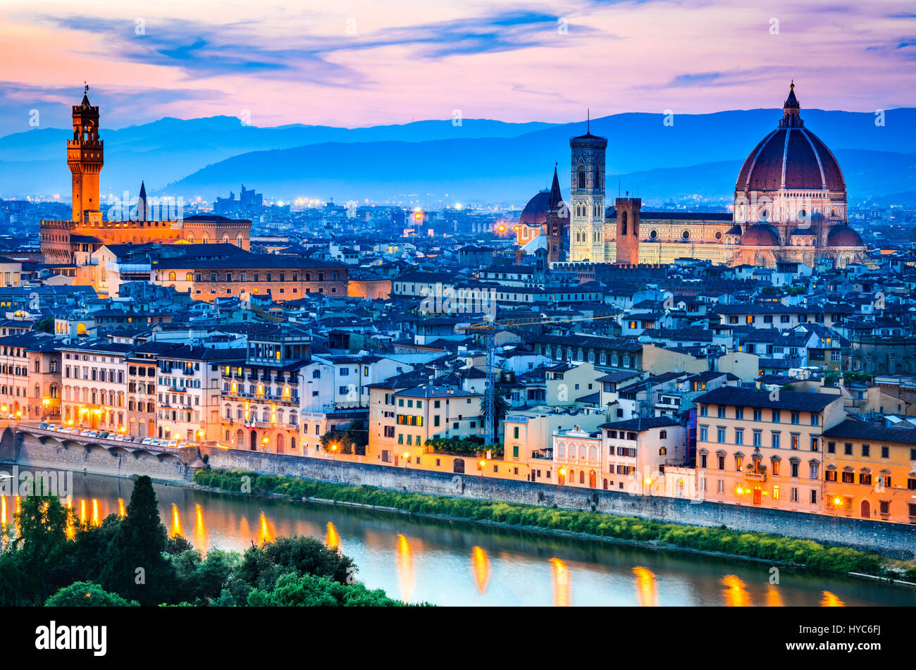 Forence, Italien. schönen Sonnenuntergang über die Kathedrale von Santa Maria Del Fiore (Duomo), Firenze, Italia Stockfoto