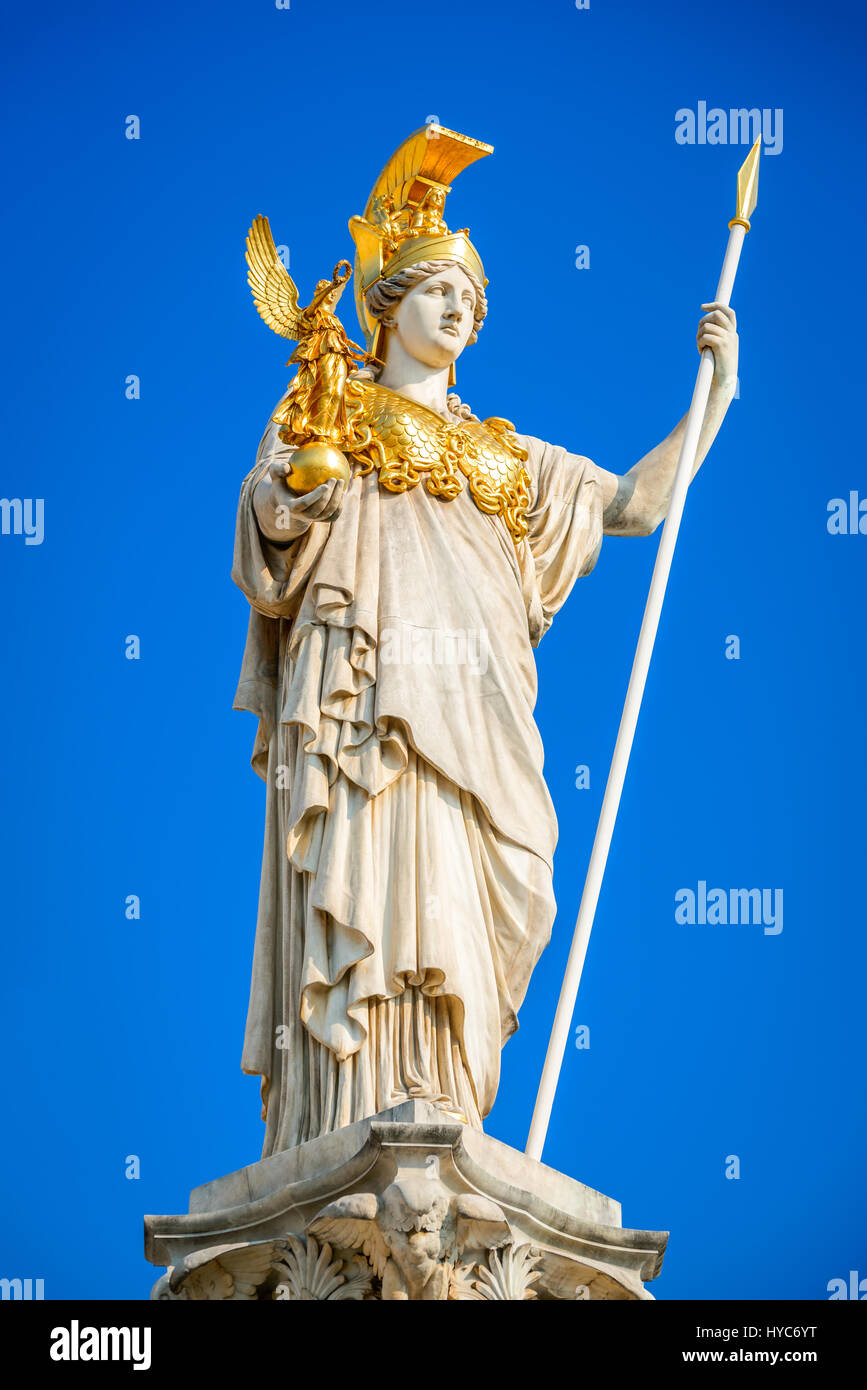 Wien, Österreich. Österreichischen Parlaments mit der Statue der Pallas Athene, der griechischen Göttin der Weisheit. Wien. Stockfoto