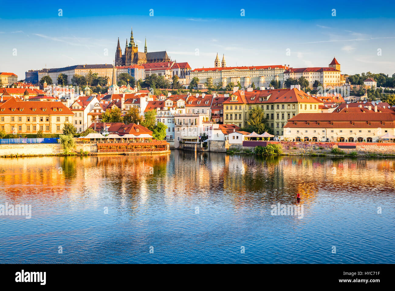 Prag, Böhmen, Tschechien. hradschin ist der Praha schloss mit Kirchen, Kapellen, Hallen und Türme aus jeder Periode seiner Geschichte. Stockfoto
