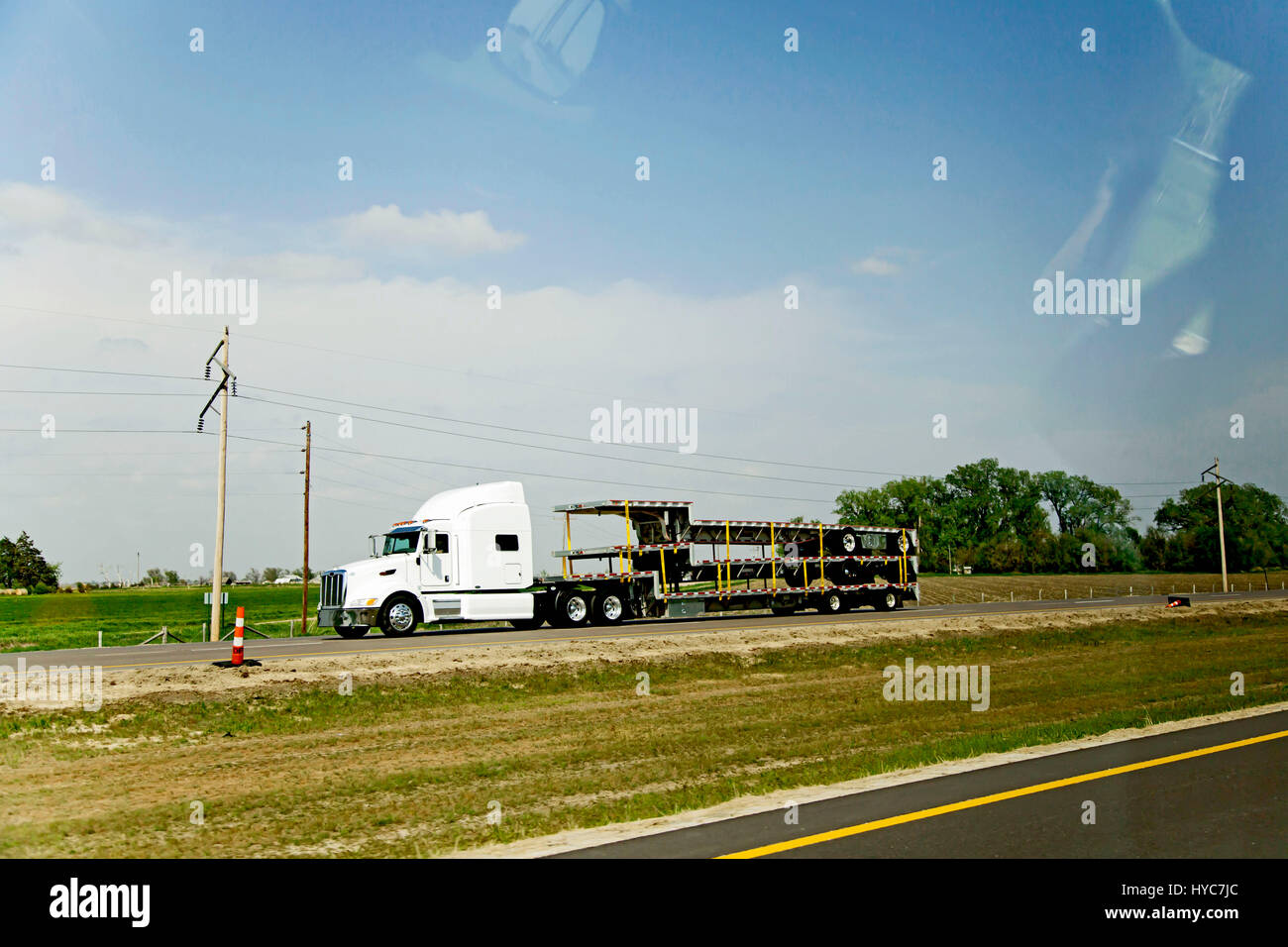 LKW auf Straße, Vereinigte Staaten von Amerika Stockfoto