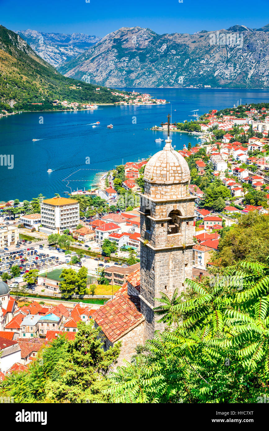 Kotor, Montenegro. Bucht von Kotor Bucht zählt zu den schönsten Plätzen an Adria, freuen Sie sich auf die erhaltene venezianischen Festung, alte kleine Dörfer, Stockfoto
