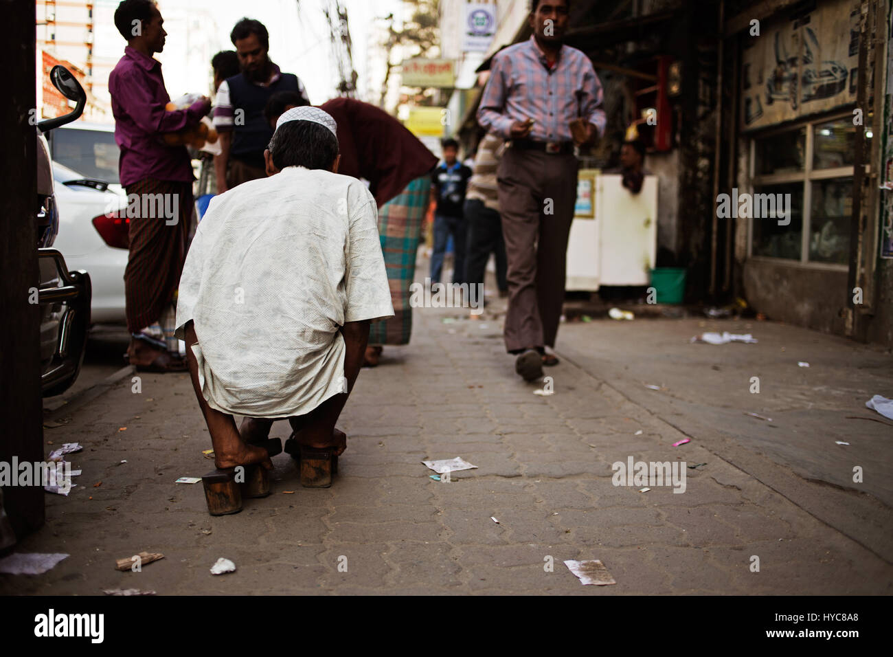 verkrüppelten Mann auf der Straße, Dhaka, Bangladesch Stockfoto