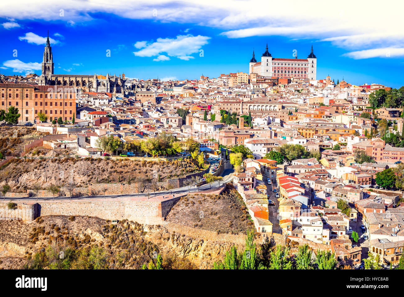 Toledo, Spanien. Alcazar und der antiken Stadt auf einem Hügel über den Fluss Tejo, Kastilien-La Mancha mittelalterliche Attraktion der Espana. Stockfoto