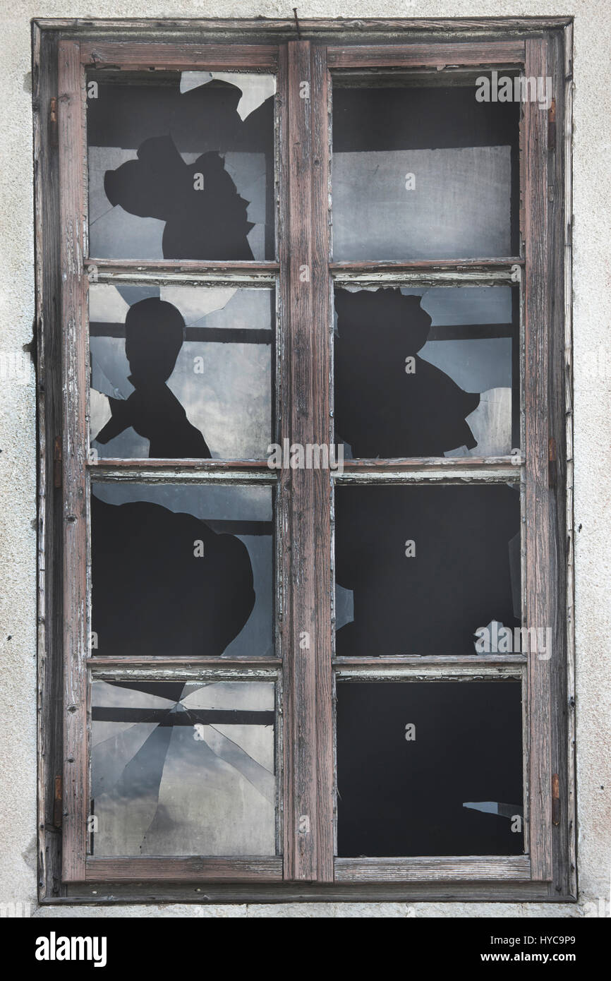 Fenster mit zerbrochene Gläser Stockfoto