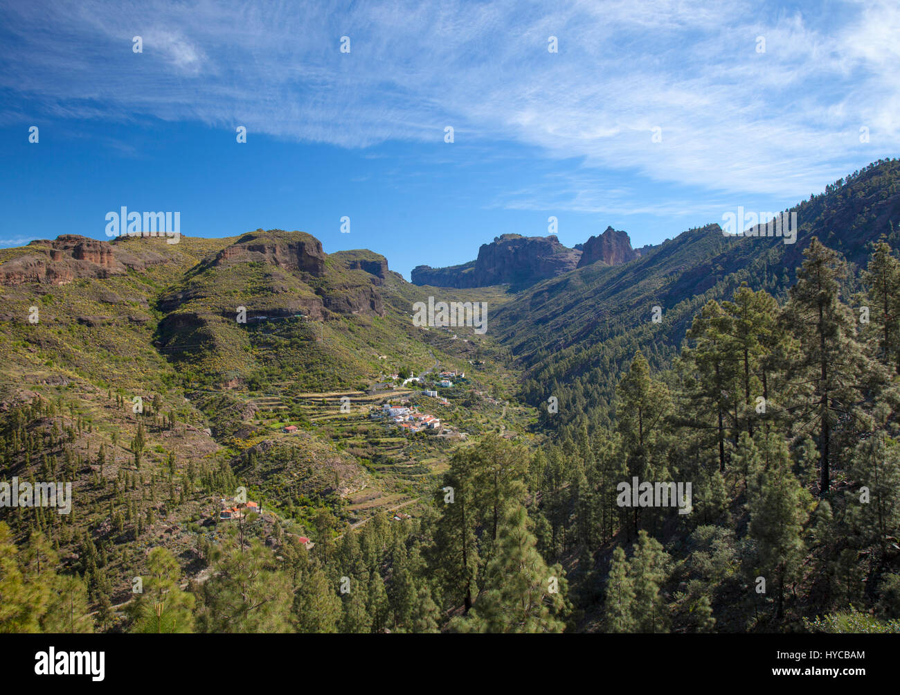 Zentralen Gran Canaria, Blick auf kleine Siedlung Juncal de Tejeda aus einem Hikig Pfad in Nature Reserve Inagua Stockfoto