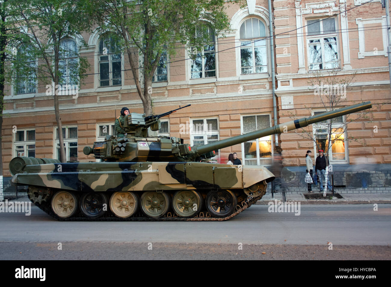 Panzer t-90, Rostow am Don, Russland, 28. April 2010 Siegesparade vorbereiten Stockfoto