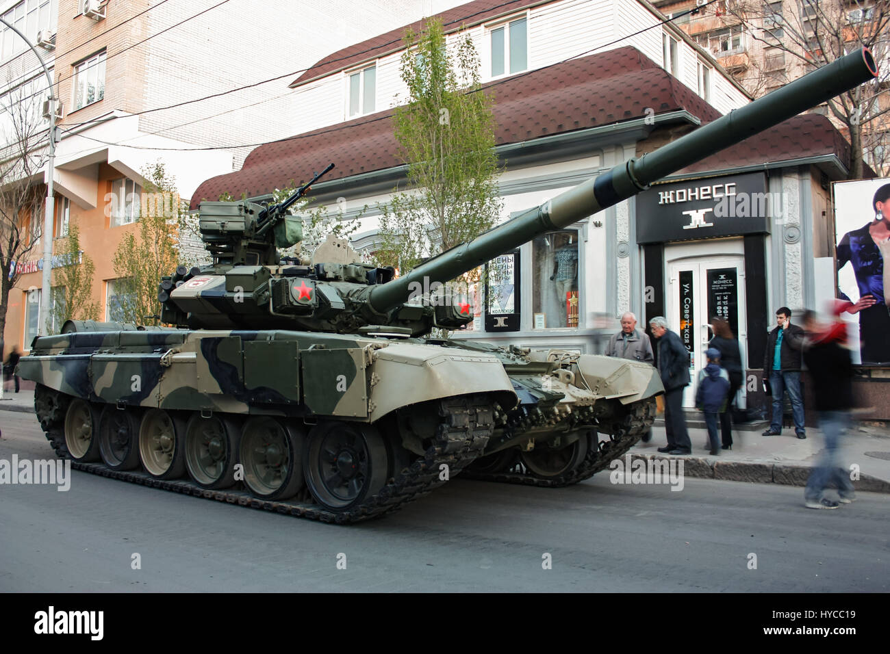 Panzer t-90, Rostow am Don, Russland, 28. April 2010 Siegesparade vorbereiten Stockfoto