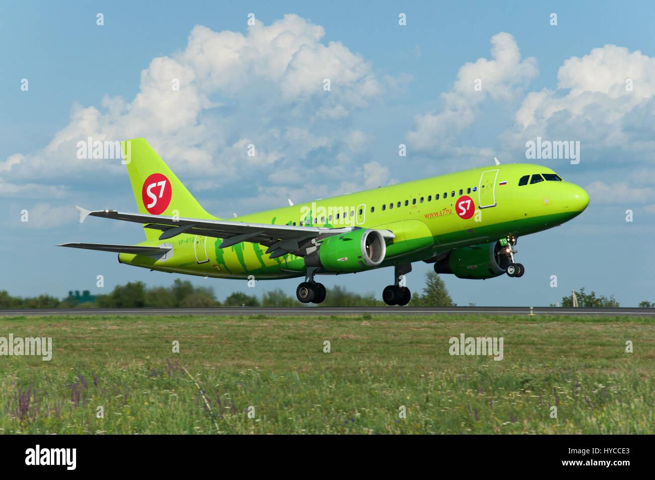 A319 Fluggesellschaften S7 zieht, Rostow am Don, Russland, 15. Juli 2015 Stockfoto