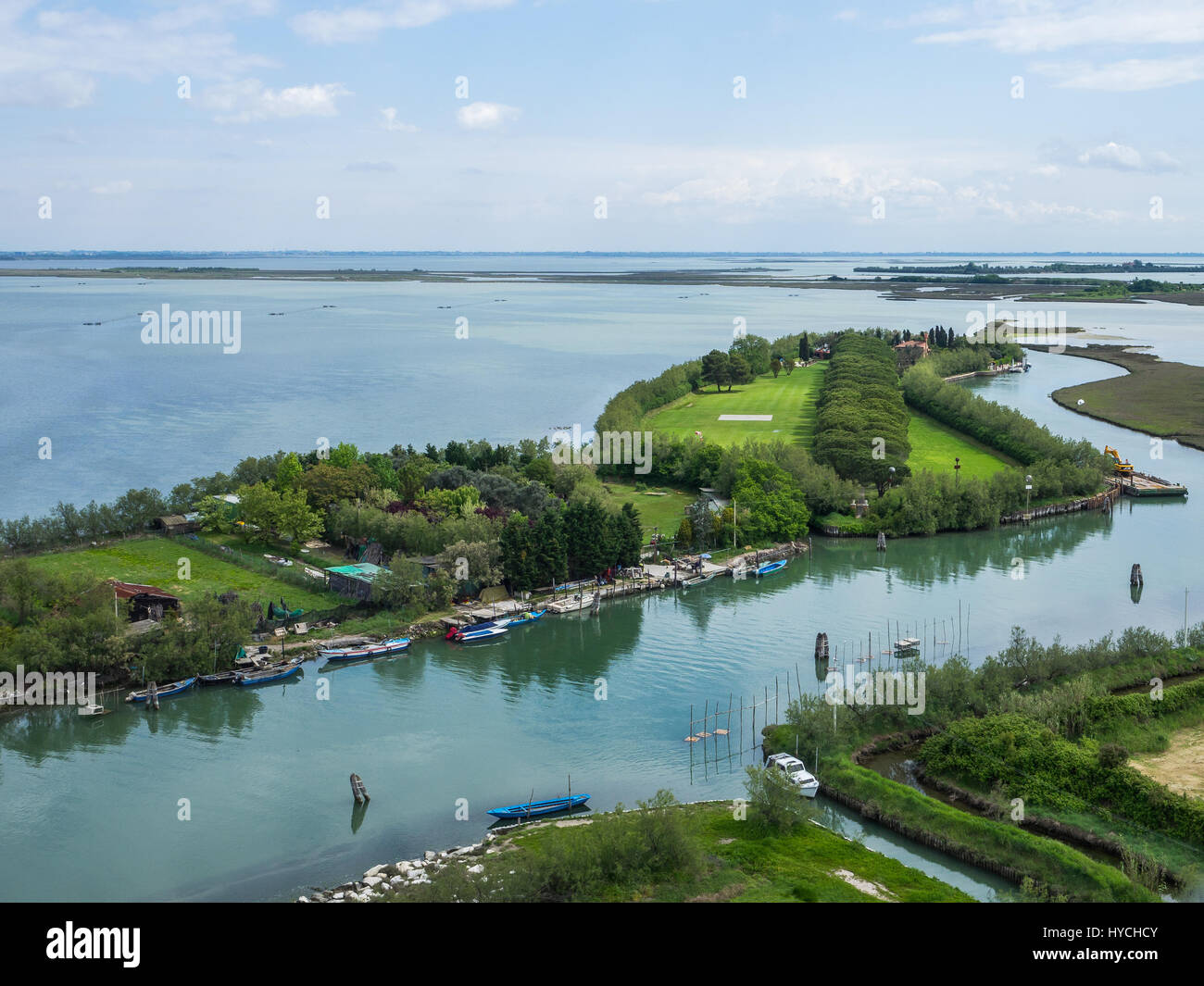 Blick nach Nordwesten vom Glockenturm (Campanile) auf der Insel Torcello, die älteste Siedlung in der Lagune von Venedig, Venedig, Italien Stockfoto