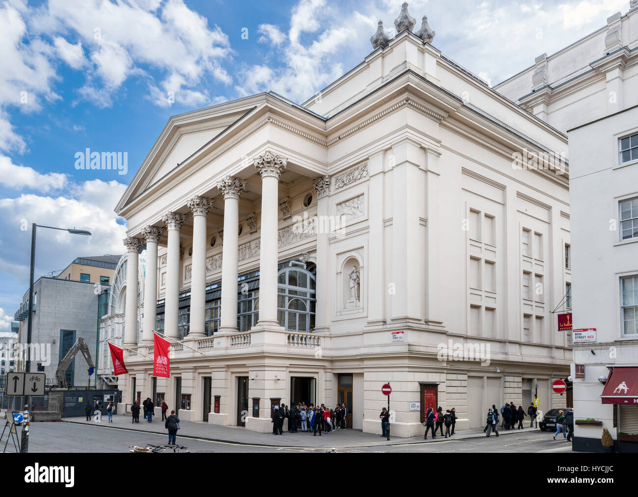 Royal Opera House, Covent Garden. Der Bow Street-Fassade des Royal Opera House, Covent Garden, West End, London, England, UK Stockfoto