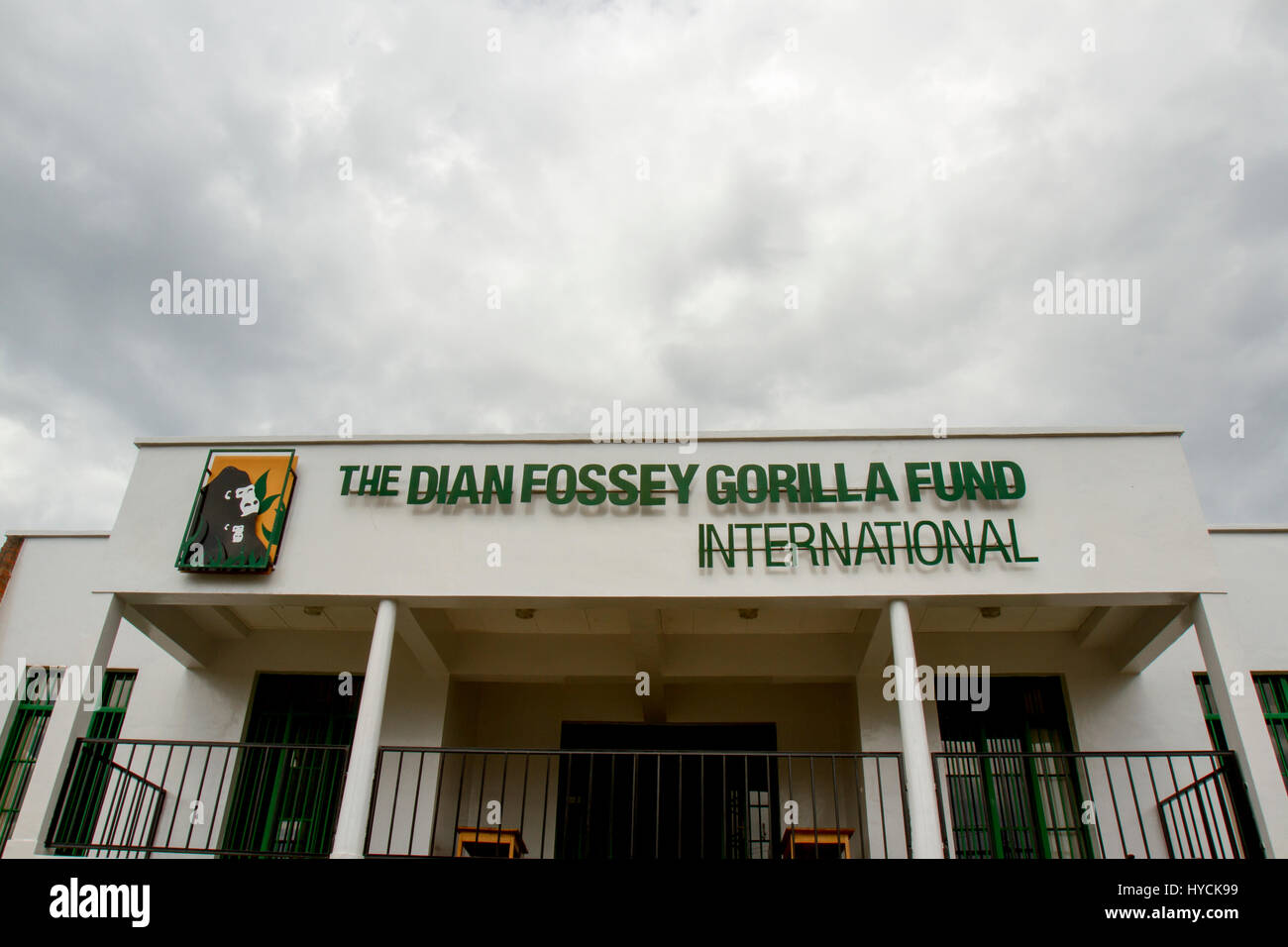 Virunga, Ruanda - 28. Februar 2017: Zeichen vor das Dian Fossey Gorilla Fund International Research Center in Virunga, Ruanda. Stockfoto