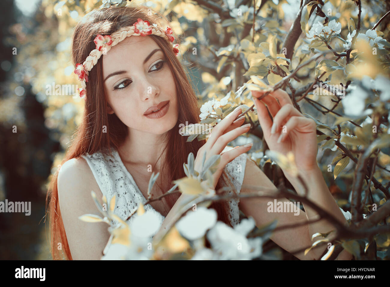 Frühling Blumen Porträt einer jungen Frau Stockfoto