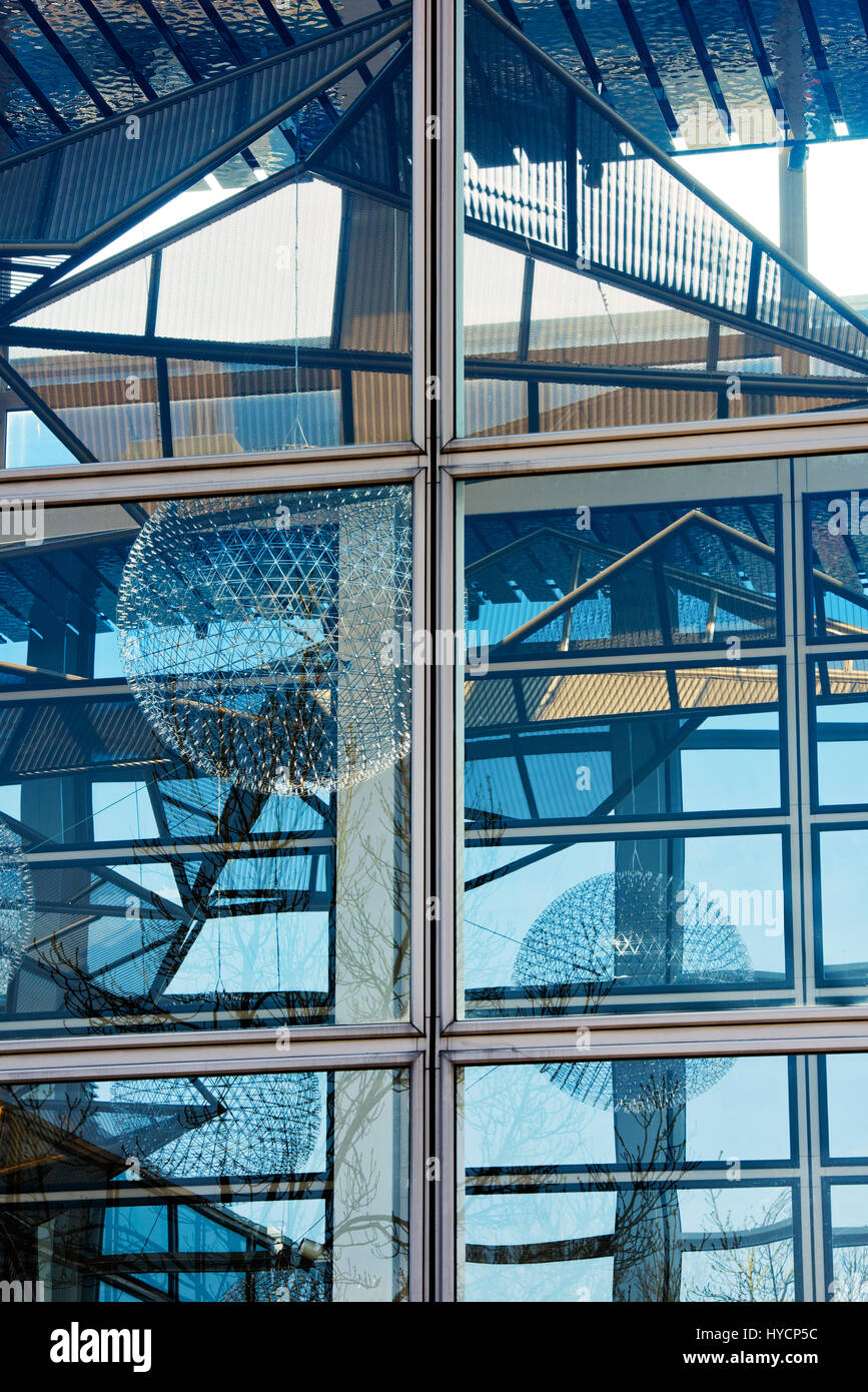 Malin architektonische erweitert Metall Kite Skulpturen im Zentrum MK, Milton Keynes Shopping Centre. Milton Keynes, Buckinghamshire, England Stockfoto