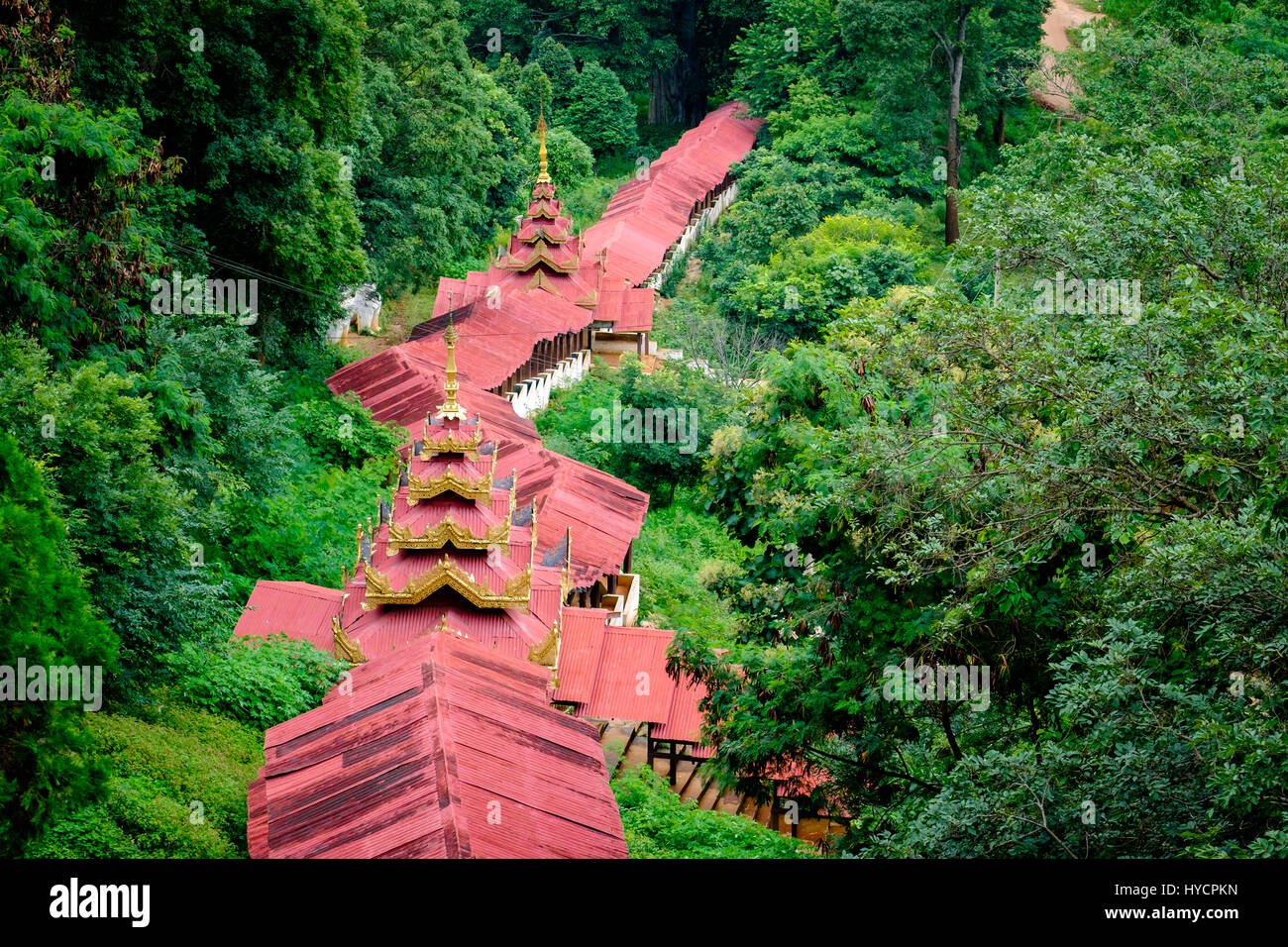 Landschaftsbild von schönen Treppe nach Pindaya Höhlen, Myanmar (Burma) Stockfoto