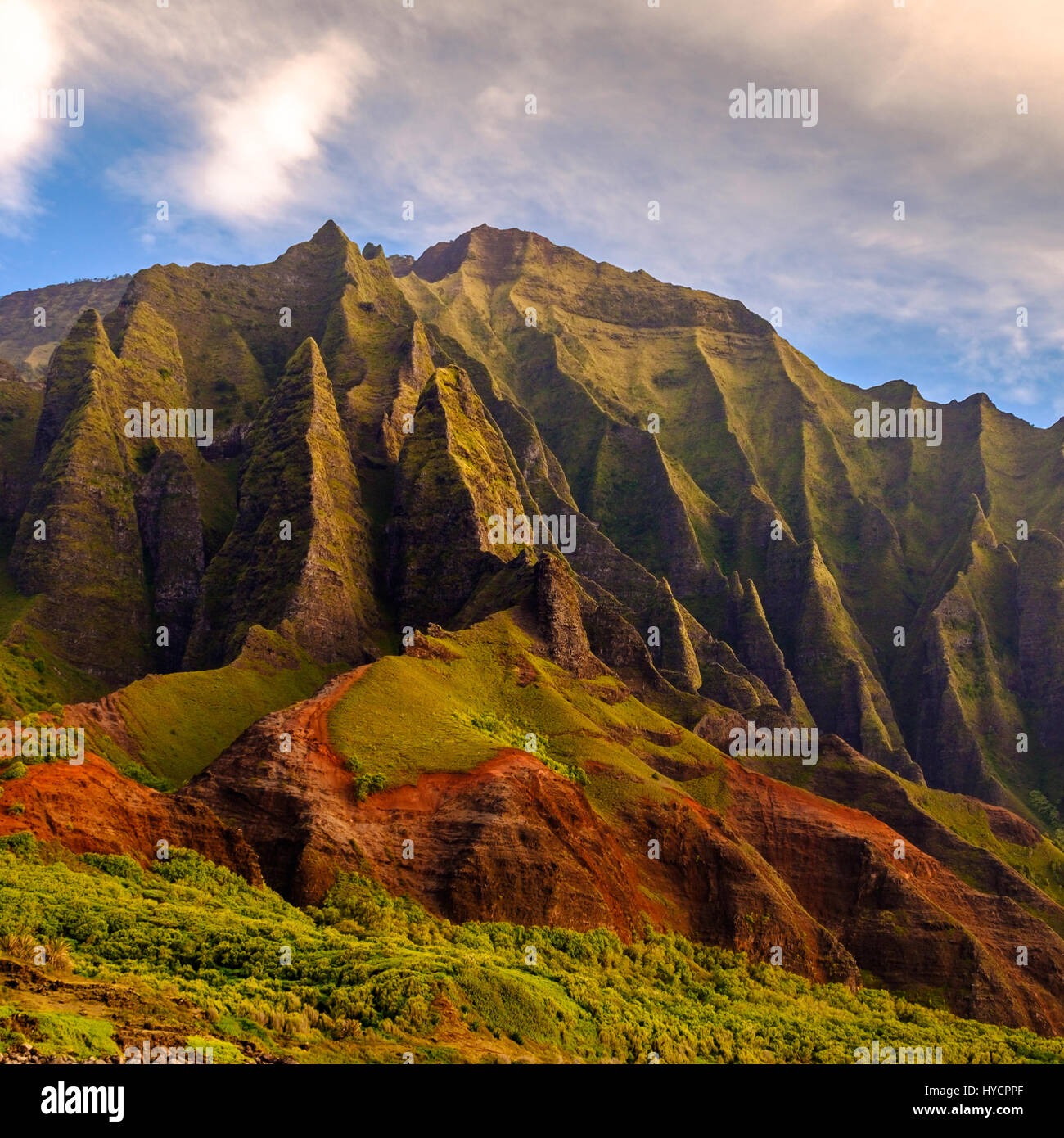 Detailansicht der Landschaft der Na Pali schroffen verwitterten Felsen, Kauai, Hawaii, USA Stockfoto