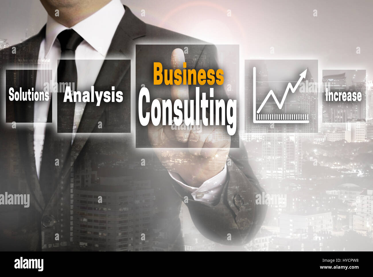 Business Consulting Geschäftsmann mit Stadt Hintergrund Konzept. Stockfoto