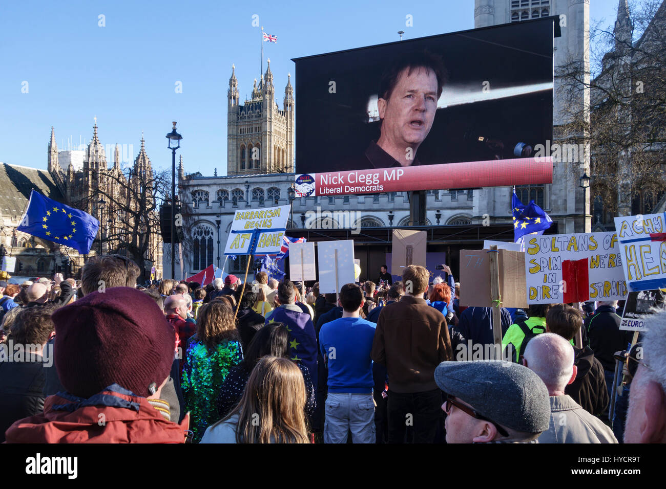 25. März 2017 - 100.000 Menschen marschieren in London gegen Austritt auf die EU 60. Jahrestag. Nick Clegg spricht zu den Massen in Parliament Square Stockfoto